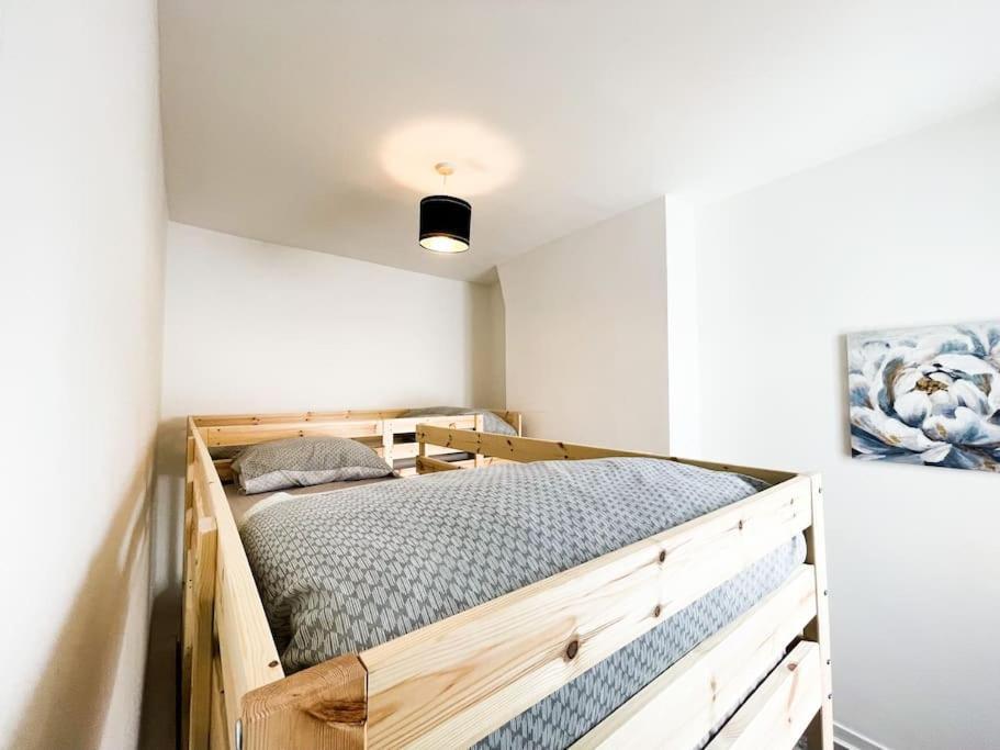 Nicely Decorated 4br, W/ Foosball Table And More! Holiday home *