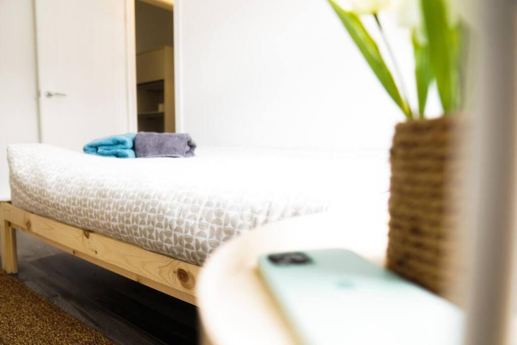 Nicely Decorated 4br, W/ Foosball Table And More!