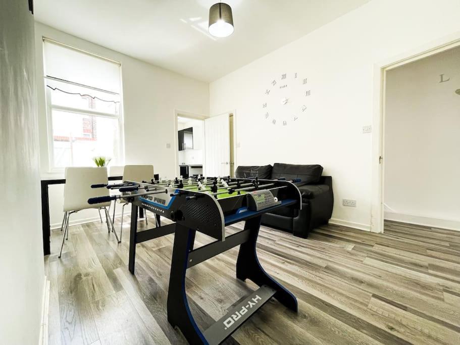 Nicely Decorated 4br, W/ Foosball Table And More! Holiday home *